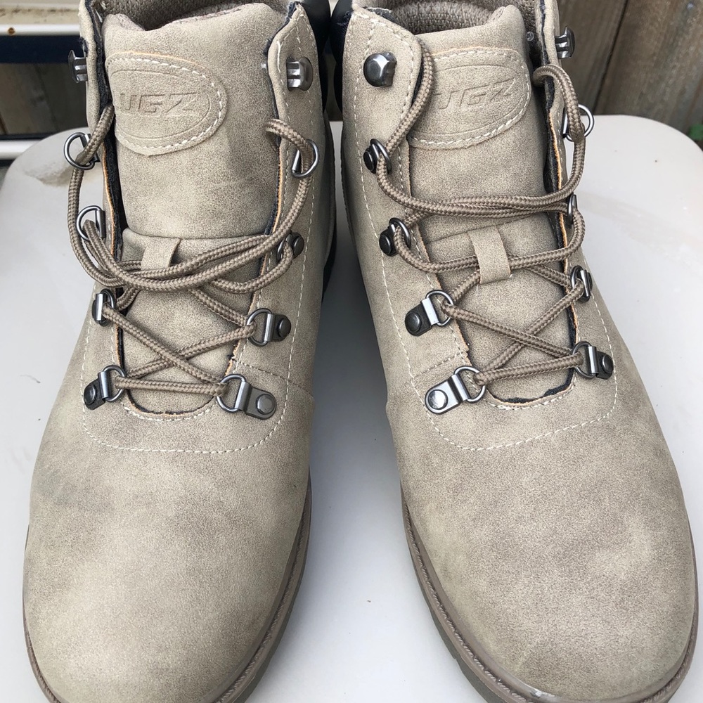 Ladies Lugz Boots (Tan) size 11